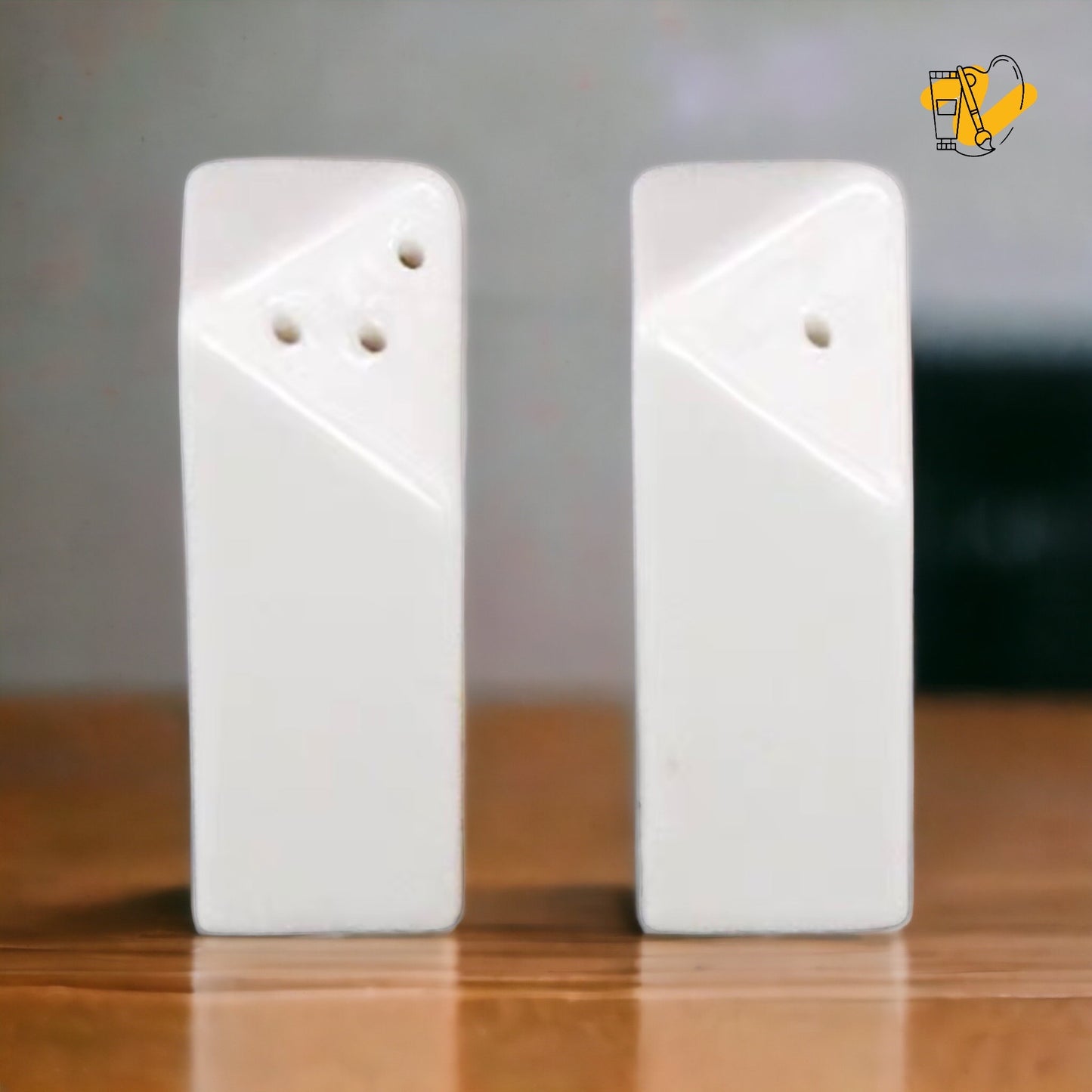 ボーンチャイナ ソルト&ペッパーシェイカーセット