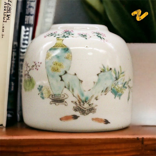 Chinese Porcelain Vase (Antique Replica)