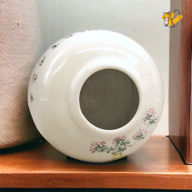 Chinese Porcelain Vase (Antique Replica)