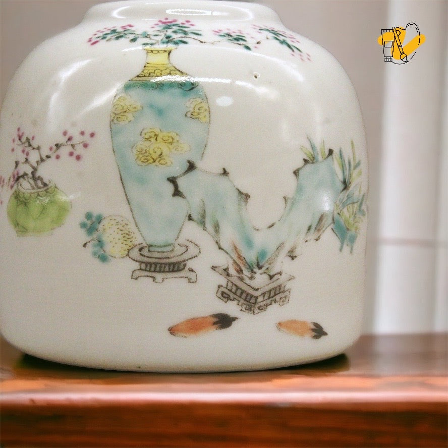 Chinese Porcelain Vase (Antique Replica)