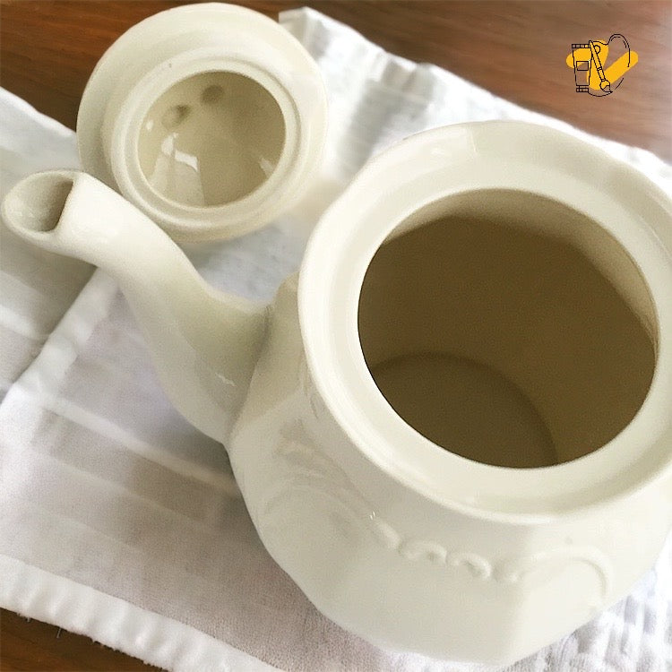 Cream Color Neoclassical Style Teapot (1,300ml)